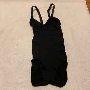 SKIMS SCULPTING BODYSUIT W. SNAPS